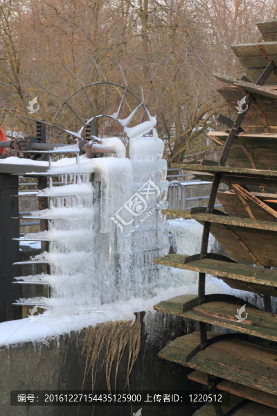 水上冰