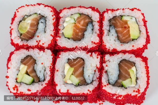 魚子辣真希壽司，熱輥與各種不同類型的Tobiko（飛魚卵）外。三文魚；鱷梨和生菜