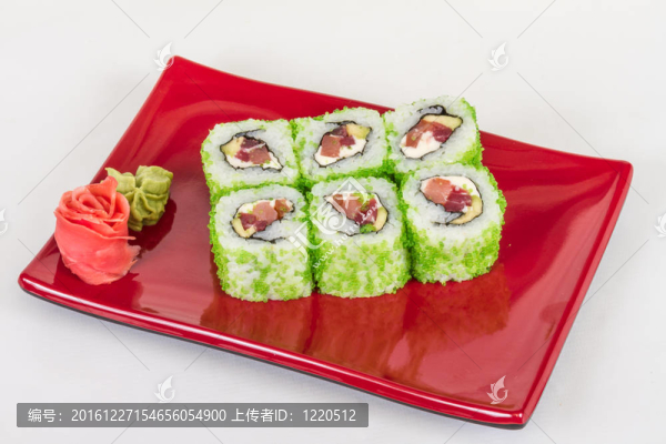 魚子辣真希壽司，熱輥與各種不同類型的Tobiko（飛魚卵）外。金槍魚；鱷梨和生菜