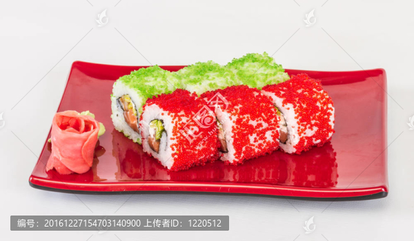 魚子辣真希壽司，熱輥與各種不同類型的Tobiko（飛魚卵）和鮭魚在外面