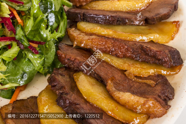 鴨肉；土豆泥加松露油；無花果和茴香汁