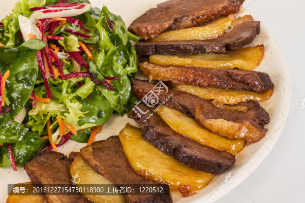 鴨肉；土豆泥加松露油；無花果和茴香汁