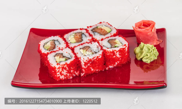 魚子辣真希壽司，熱輥與各種不同類型的Tobiko（飛魚卵）外。三文魚；鱷梨和生菜