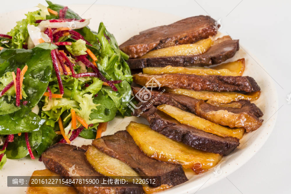 鴨肉；土豆泥加松露油；無花果和茴香汁