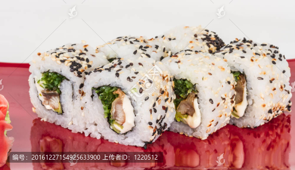 日本的傳統(tǒng)美食--,Maki,Roll紫菜；奶油奶酪和鰻魚。白色背景隔離