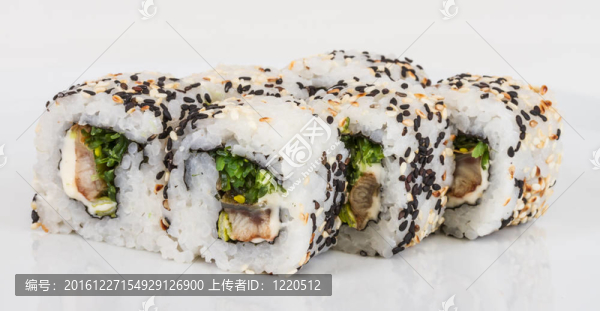 日本的傳統(tǒng)美食--,Maki,Roll紫菜；奶油奶酪和鰻魚。白色背景隔離