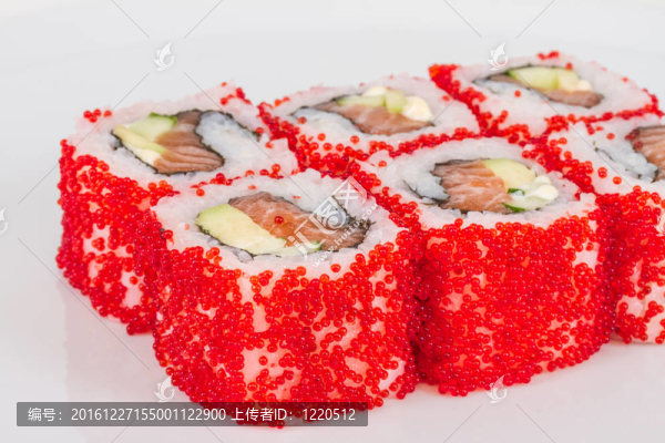 魚子辣真希壽司，熱輥與各種不同類型的Tobiko（飛魚卵）外。三文魚；鱷梨和生菜