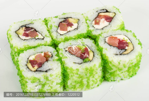 魚子辣真希壽司，熱輥與各種不同類型的Tobiko（飛魚卵）外。金槍魚；鱷梨和生菜