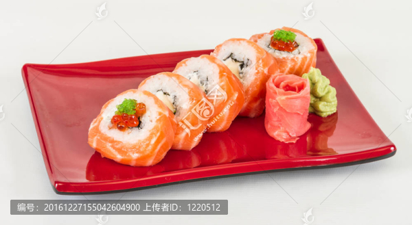 日本壽司的日本傳統(tǒng)食品。用三文魚卷；紅cavair；魚子和奶油
