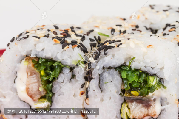 日本的傳統(tǒng)美食--,Maki,Roll紫菜；奶油奶酪和鰻魚。白色背景隔離