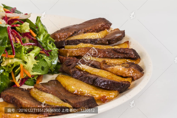 鴨肉；土豆泥加松露油；無花果和茴香汁