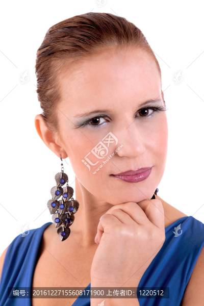 美麗而快樂的中年婦女；看相機(jī)；白色背景的孤立；攝影棚