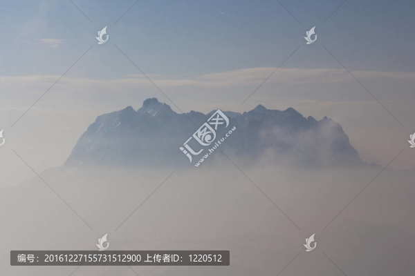 山在冬季