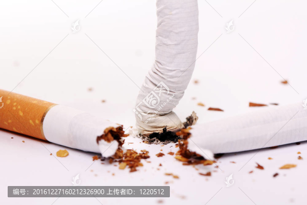 白色背景香煙