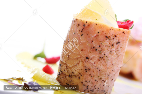 餐桌上的美食
