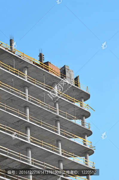 建筑起重機(jī)和建筑在藍(lán)天建設(shè)