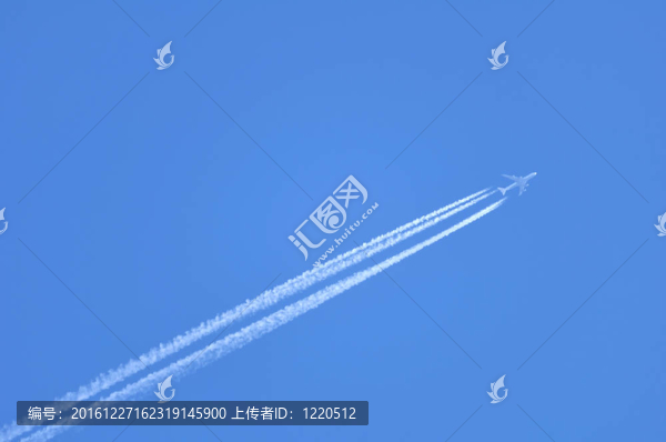 一架噴氣式飛機(jī)