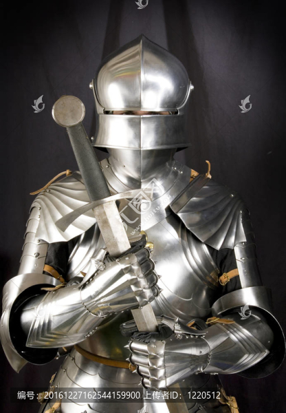 中世紀(jì)騎士盔甲。士兵對(duì)對(duì)手武器的金屬防護(hù)