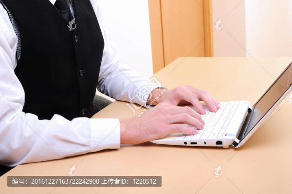 年輕人的手