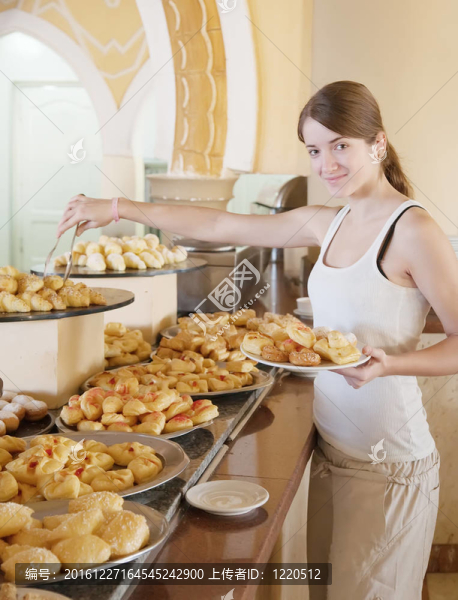 女孩選擇甜餐
