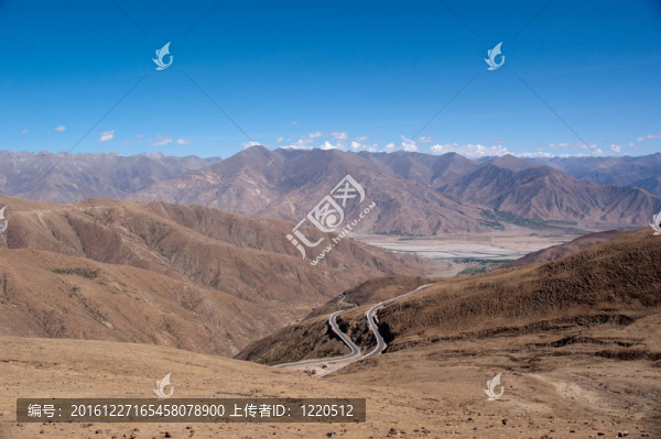 山區(qū)道路的觀點(diǎn)