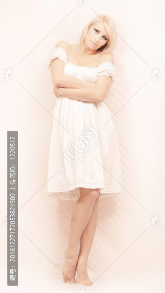 迷人的金發(fā)女郎