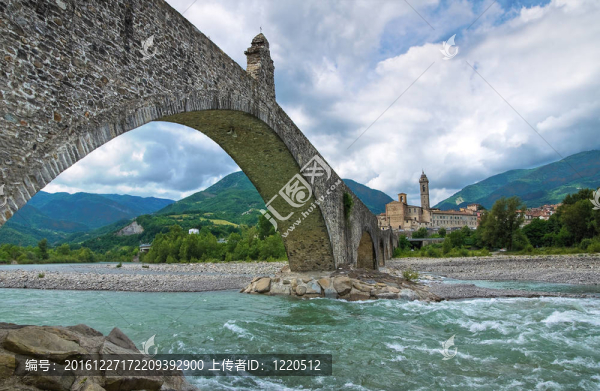 駝背橋。博比奧。Emilia,Romagna。意大利.