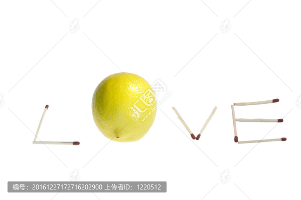 愛字孤立在白色背景上檸檬和火柴。