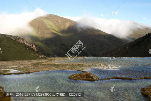 中國(guó)；四川康定；4池海拔000米的天然鈣化；