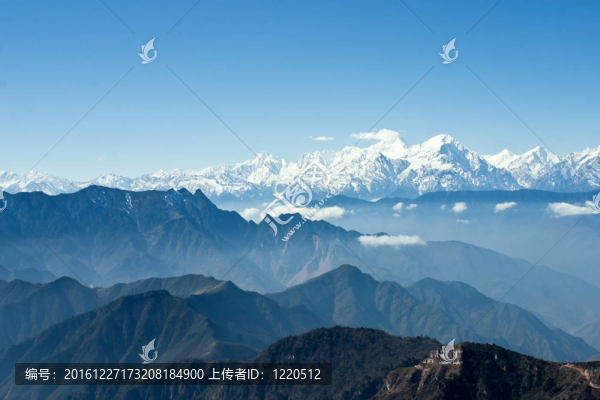 四川西部；中國；牛山云落