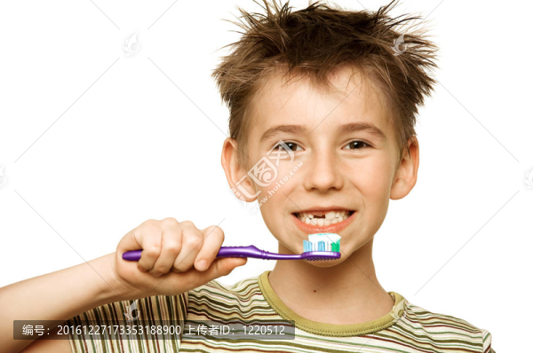 孩子刷牙