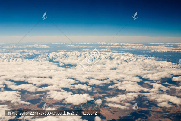 中國(guó)新疆天山；航空