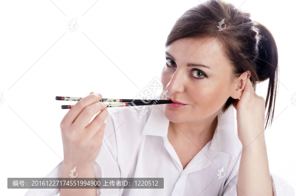 女人用筷子