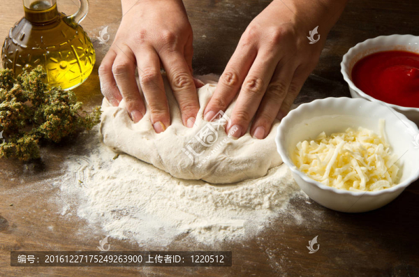 制備的比薩面團(tuán)
