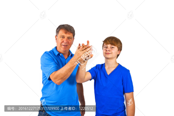 快樂的父親和可愛的兒子