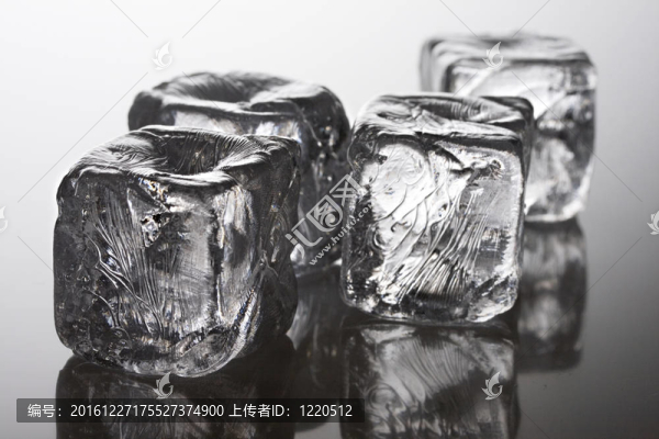 一堆冰塊