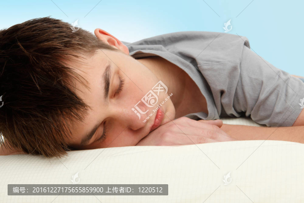 沉睡的少年