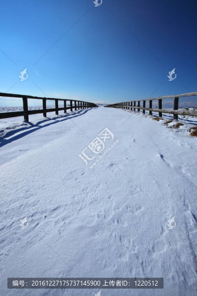 積雪的路上