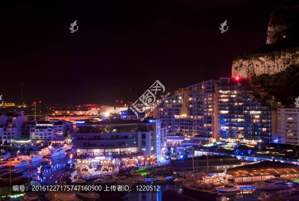 直布羅陀碼頭夜間