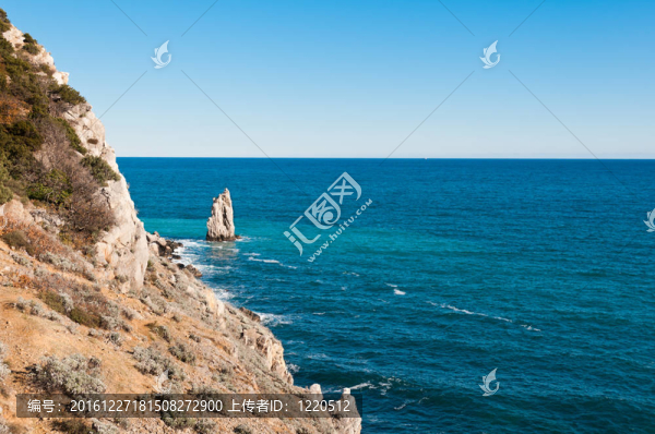 美麗的巖石在黑海海岸