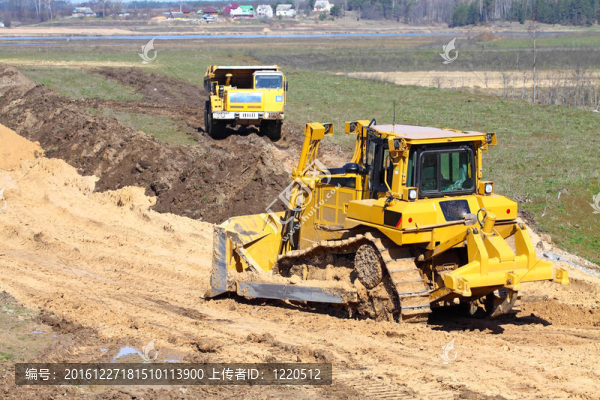 推土機(jī)和卡車作業(yè)