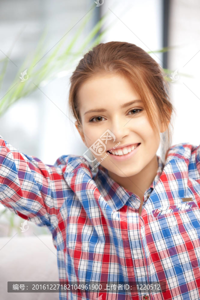 快樂微笑的女人