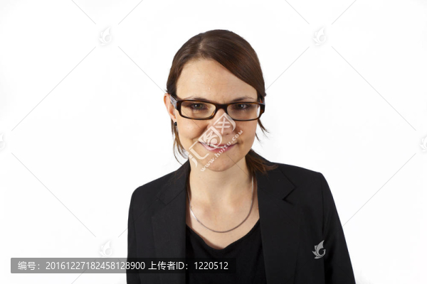 商業(yè)婦女面帶微笑和期待嚴(yán)重