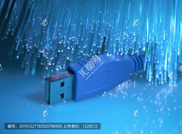 纖維光學(xué)背景的USB插頭特寫