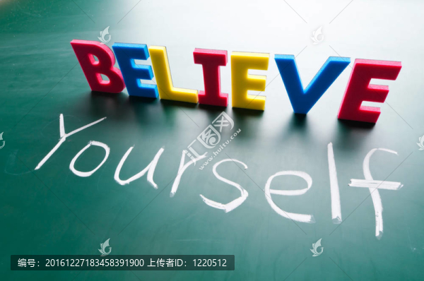 黑板上的多彩詞匯。
