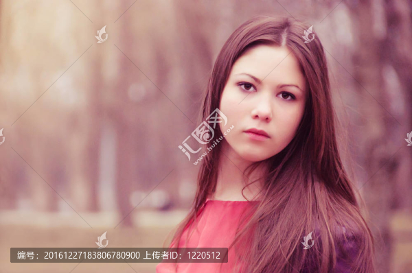 迷人的年輕女人肖像