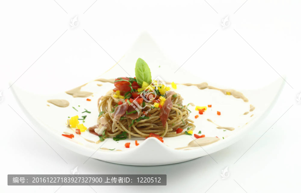 用辣椒、火腿意大利面