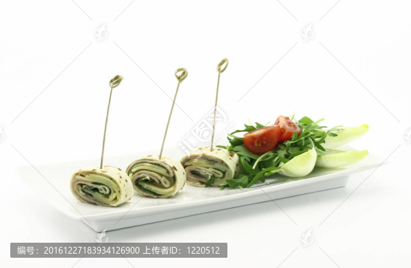 玉米粉圓餅塞滿了奶酪和火腿