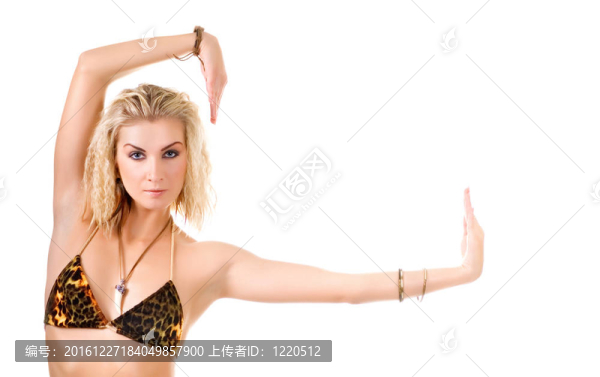 白色背景下的性感狂野女人