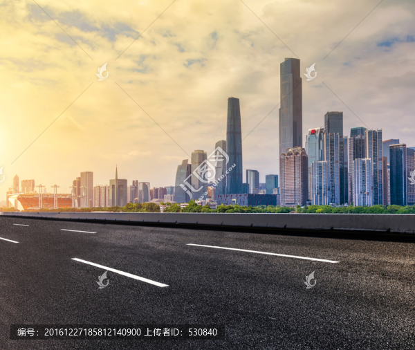 城市道路與現(xiàn)代建筑群
